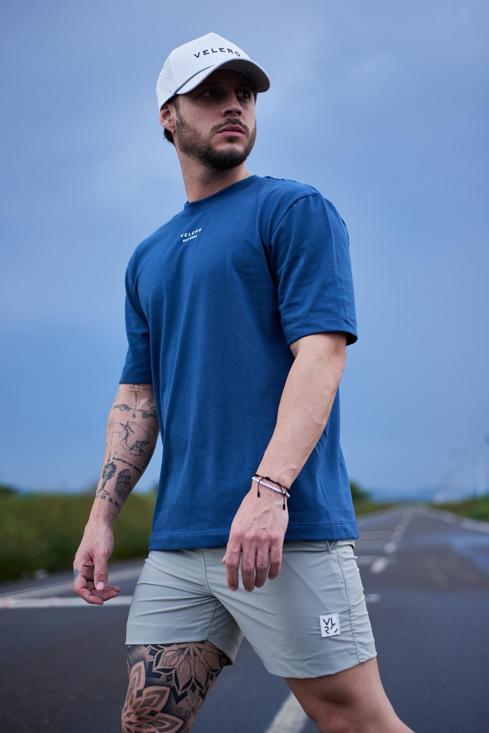 Modelo con ropa de la nueva colección